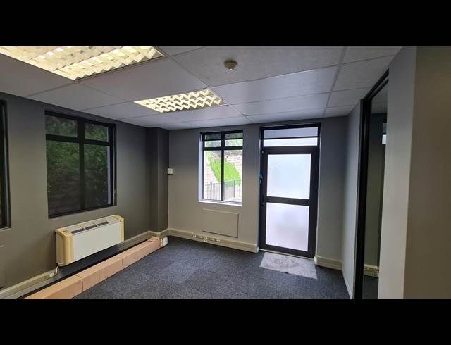 175M² OFFICE TO LET IN WESTLAKE