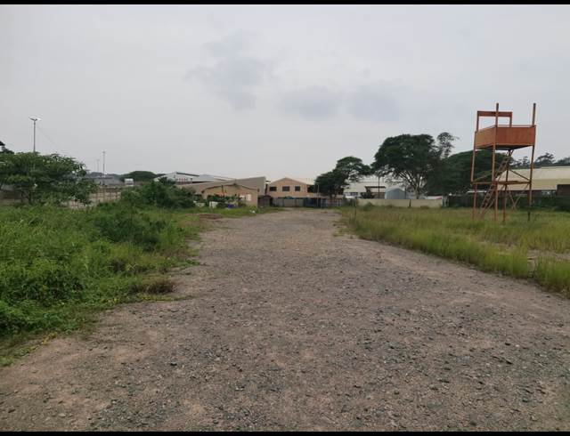 15,000M² VACANT LAND TO LET IN BRIARDENE