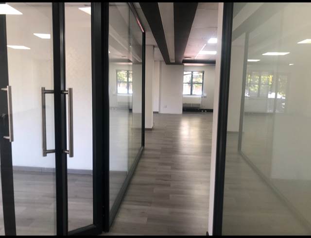 188M² OFFICE TO LET IN HYDE PARK
