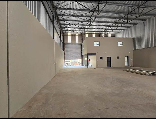350M² WAREHOUSE TO LET IN CLEVELAND