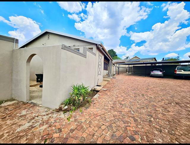 4 bed property to rent in NORKEM PARK