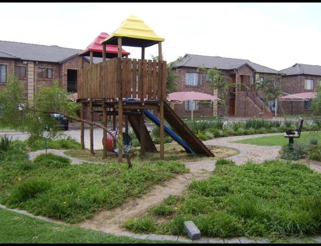 2 bed property to rent in SONNEVELD