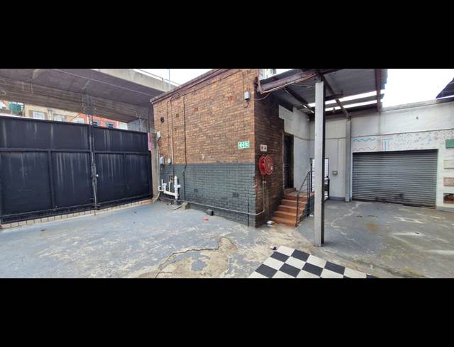 400M² BUILDING TO LET IN CITY & SUBURBAN