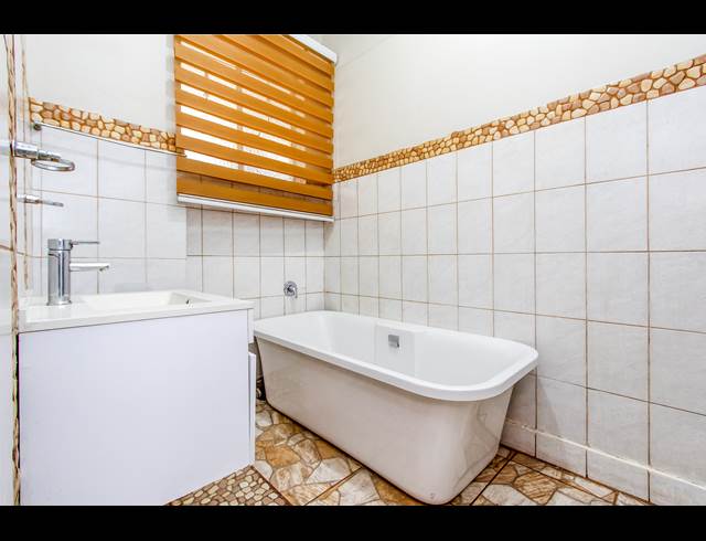 2 BEDROOM APARTMENT TO LET IN ROSEBANK