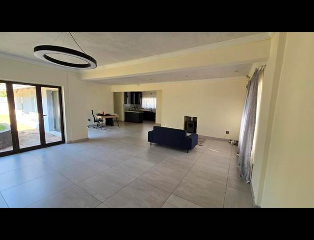 3 BEDROOM PROPERTY TO RENT IN MONDEOR