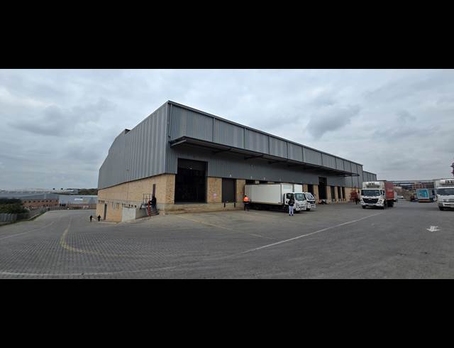 7,649M² WAREHOUSE TO LET IN NORTH RIDING