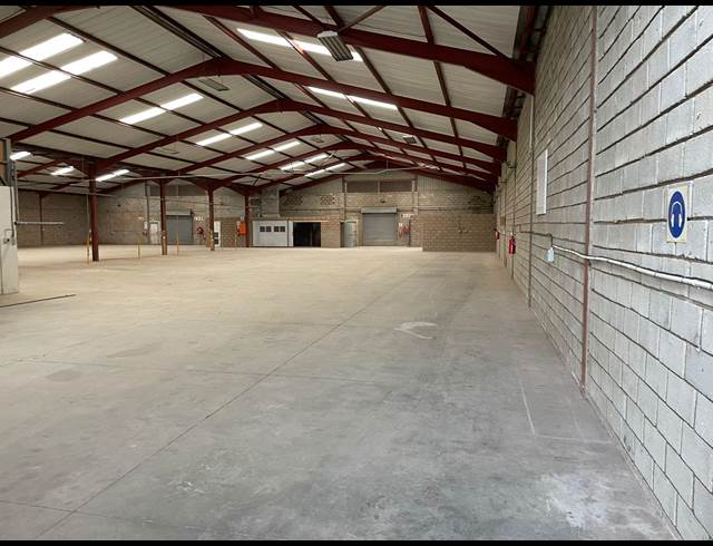 2,200M² WAREHOUSE TO LET IN GLEN ANIL