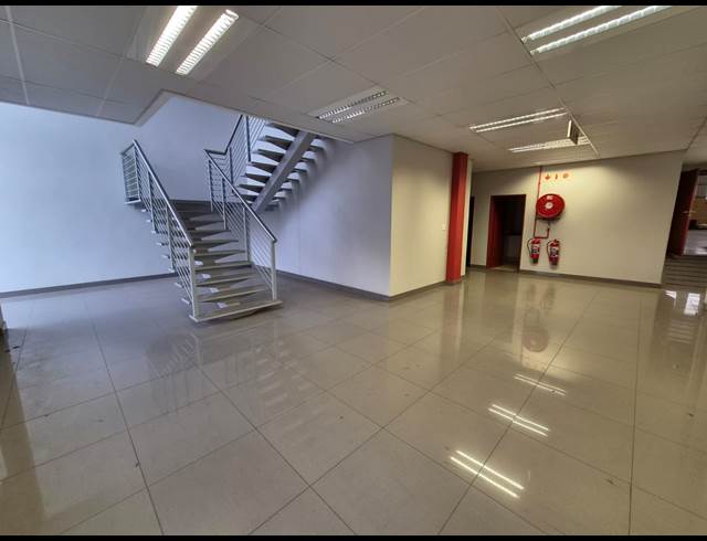 1,166M² WAREHOUSE TO LET IN LINBRO PARK