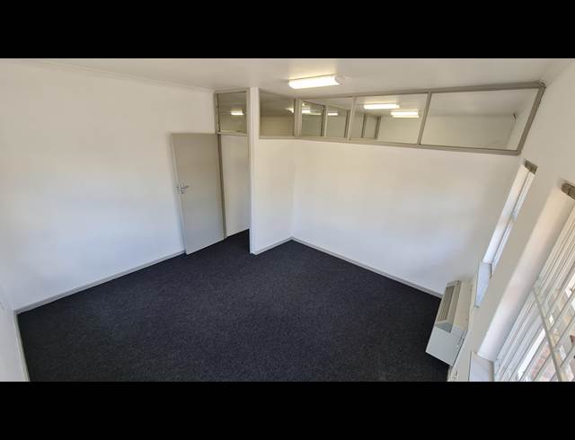 105M² OFFICE TO LET IN PINELANDS