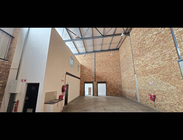 318M² WAREHOUSE TO LET IN NORTH RIDING