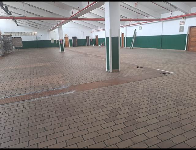 1,100M² WAREHOUSE TO LET IN LONGDALE