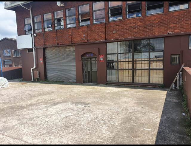 1,250M² WAREHOUSE TO LET IN NEW GERMANY