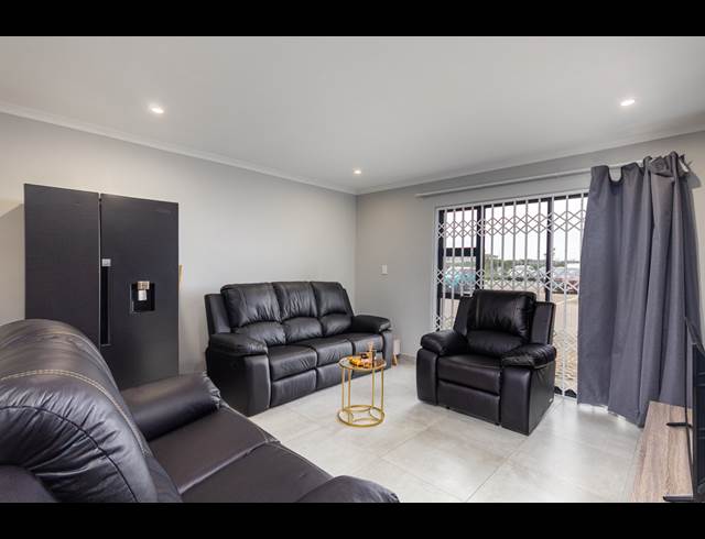 3 BEDROOM APARTMENT TO LET IN PARKLANDS