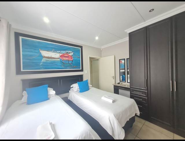 3 BEDROOM DUET TO LET IN BIRDSWOOD