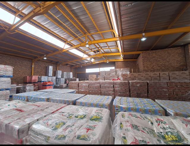 1,300M² WAREHOUSE TO LET IN ROBERTVILLE