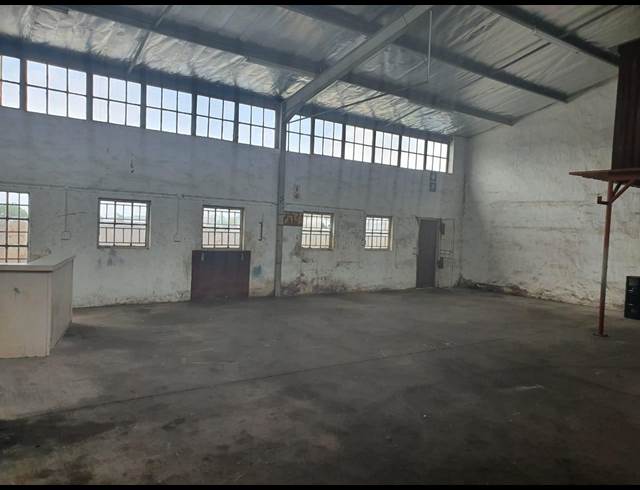 245M² WAREHOUSE TO LET IN NEW GERMANY