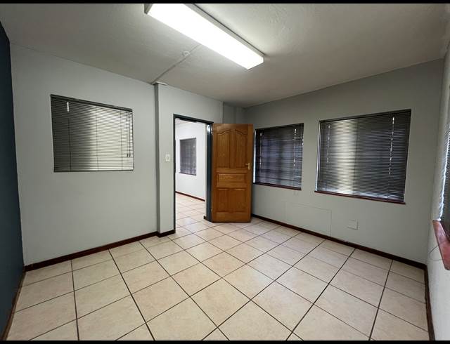 100.51M² OFFICE TO LET IN HIGHVELD