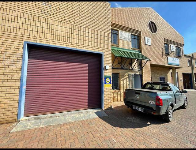 257M² WAREHOUSE TO LET IN STRIJDOMPARK