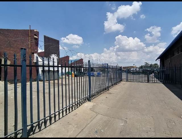 1,400M² WAREHOUSE TO LET IN WADEVILLE