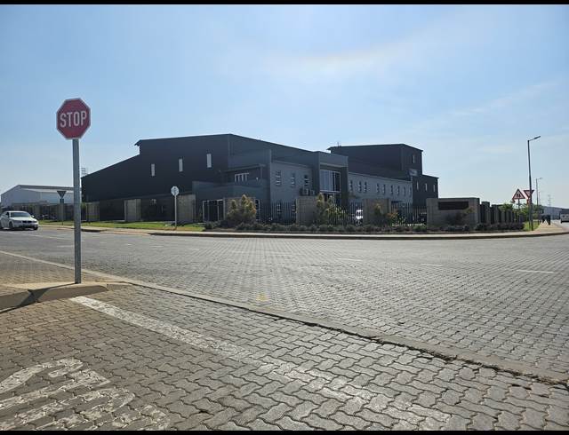 2,868M² WAREHOUSE TO LET IN KNOPJESLAAGTE