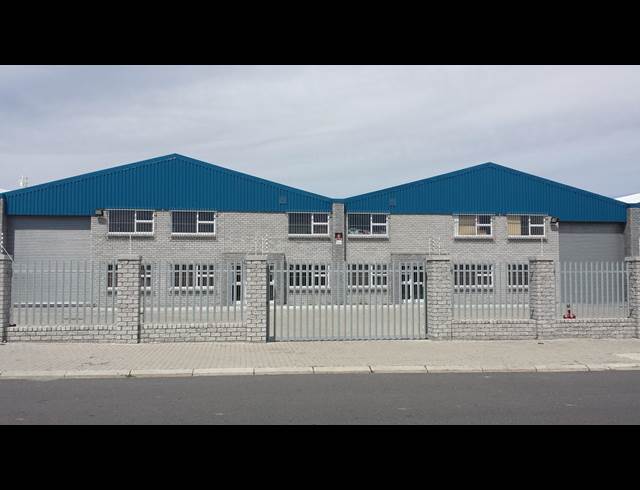 1,876M² FACTORY TO LET IN SAXON INDUSTRIAL