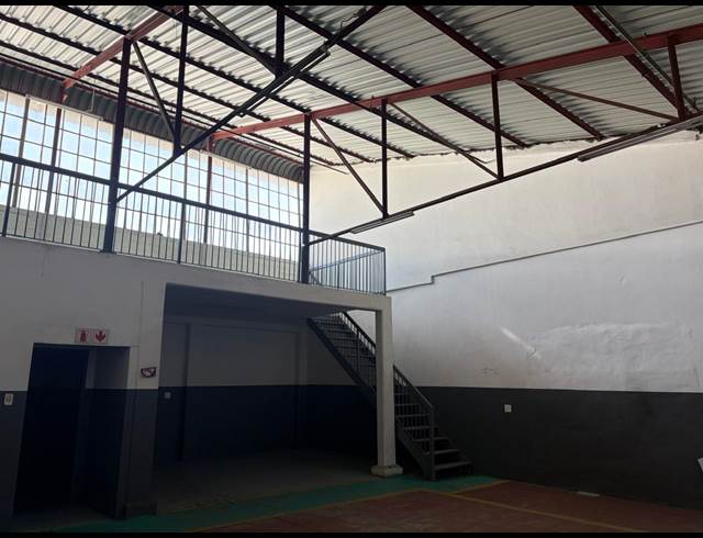 153M² WAREHOUSE TO LET IN STEELEDALE