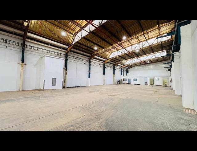 2,422M² WAREHOUSE TO LET IN CHAMDOR