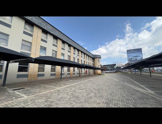 1,000M² OFFICE TO LET IN MEADOWDALE