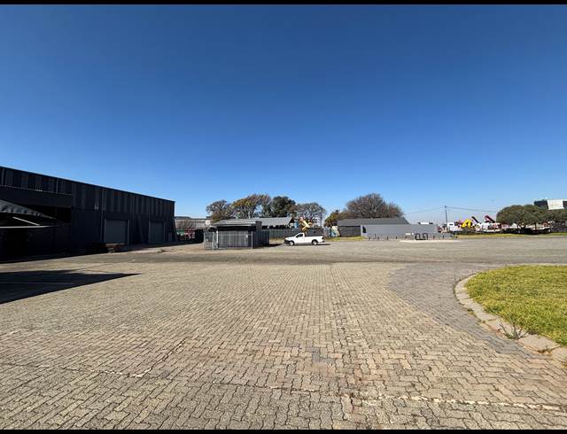 2,602M² WAREHOUSE TO LET IN ELANDSFONTEIN