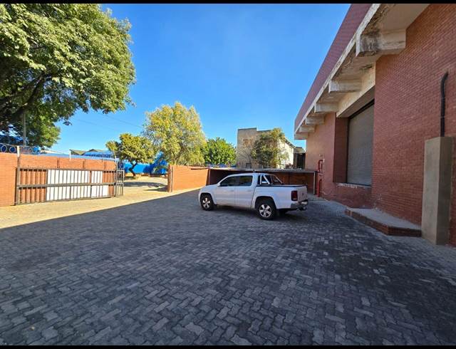 1,389M² WAREHOUSE TO LET IN BENROSE