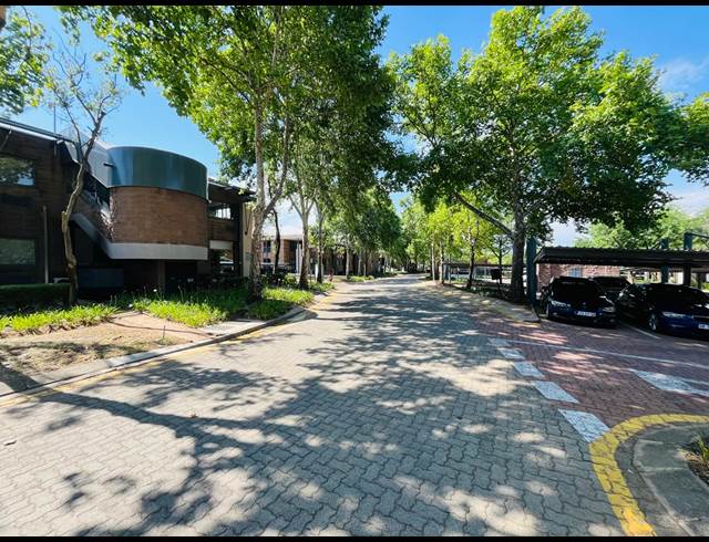 483.30M² OFFICE TO LET IN RANDJESPARK