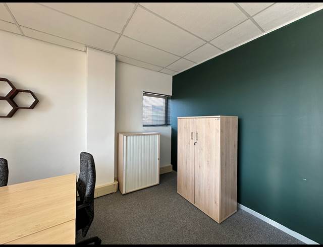 43M² CO-WORKING SPACE TO LET IN DIE HOEWES
