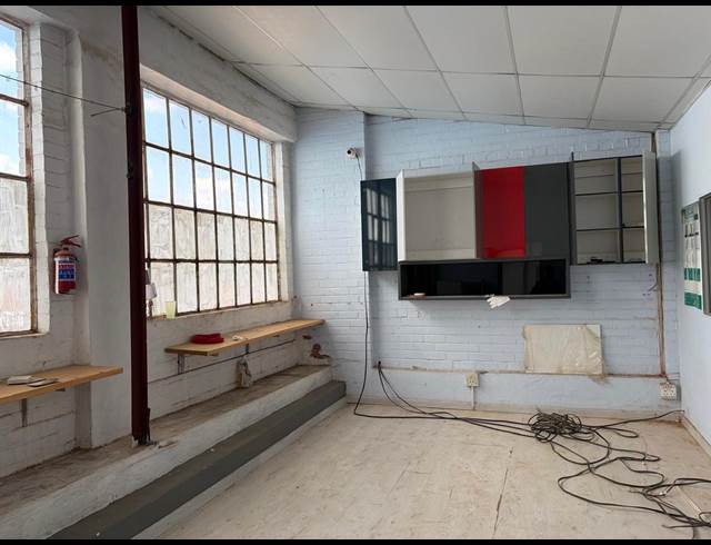 206M² WAREHOUSE TO LET IN STEELEDALE