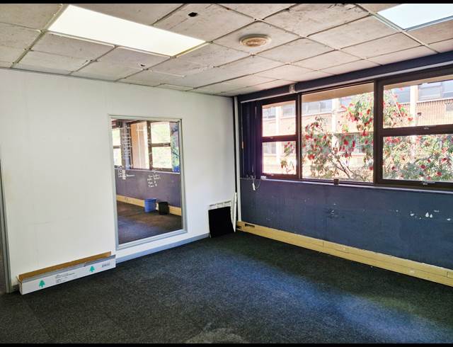 130M² OFFICE TO LET IN HOUGHTON ESTATE