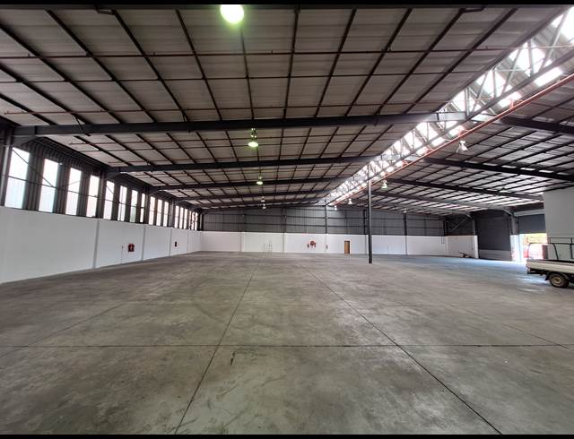 1,607M² WAREHOUSE TO LET IN NORTH RIDING