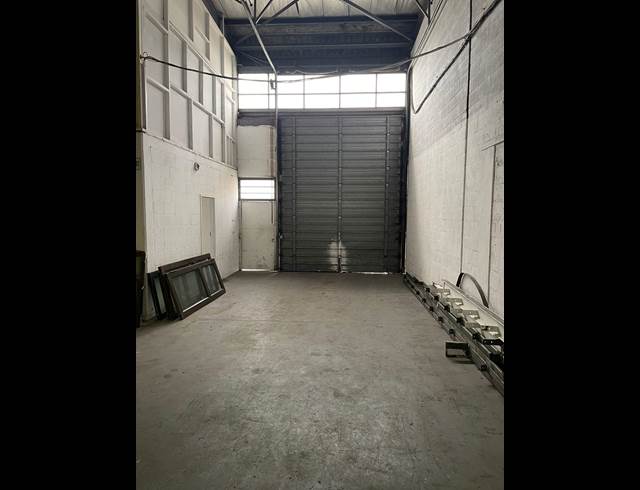 345M² WAREHOUSE TO LET IN RETREAT