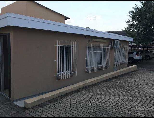 58M² OFFICE RENTED IN SONHEUWEL EXT 1
