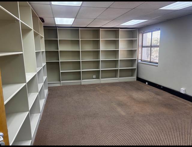 270M² OFFICE TO LET IN DUNKELD WEST