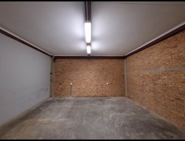 404M² WAREHOUSE TO LET IN LANSERIA