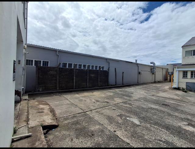 180M² BUILDING TO LET IN ARCADIA