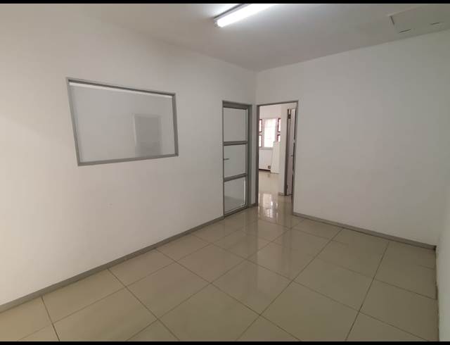 133M² OFFICE TO LET IN VALHALLA