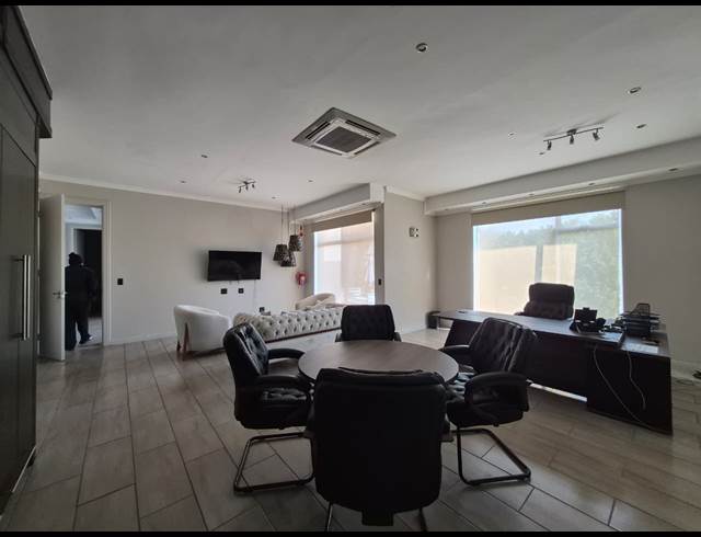550M² OFFICE TO LET IN ROSEBANK