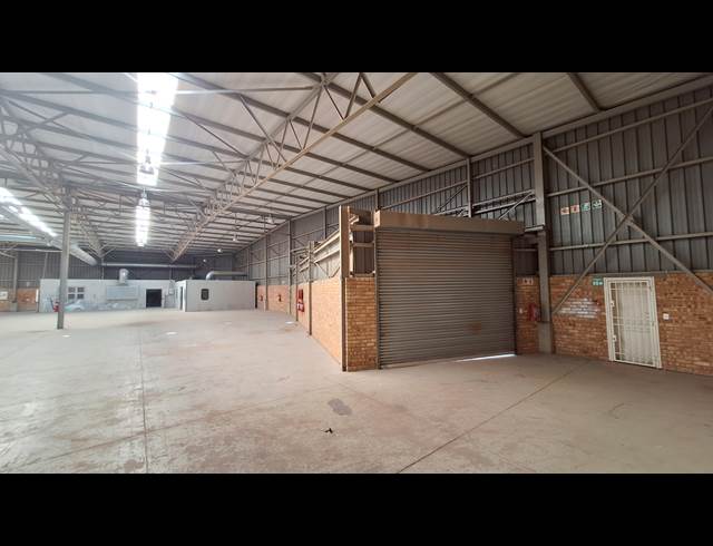 2,700M² FACTORY TO LET IN STORMILL