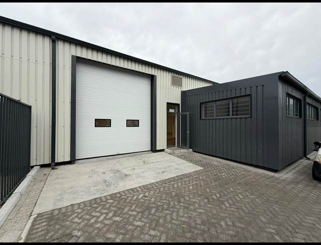 444M² WAREHOUSE TO LET IN RETREAT