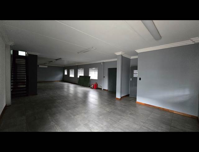 800M² WAREHOUSE TO LET IN EASTLEIGH