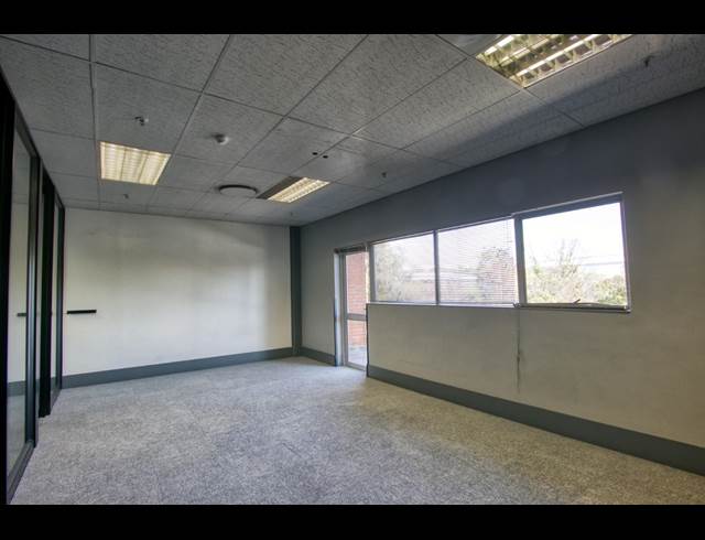 8,617M² WAREHOUSE TO LET IN LONGMEADOW