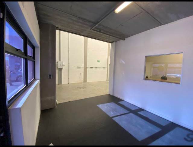 467M² WAREHOUSE TO LET IN STIKLAND INDUSTRIAL