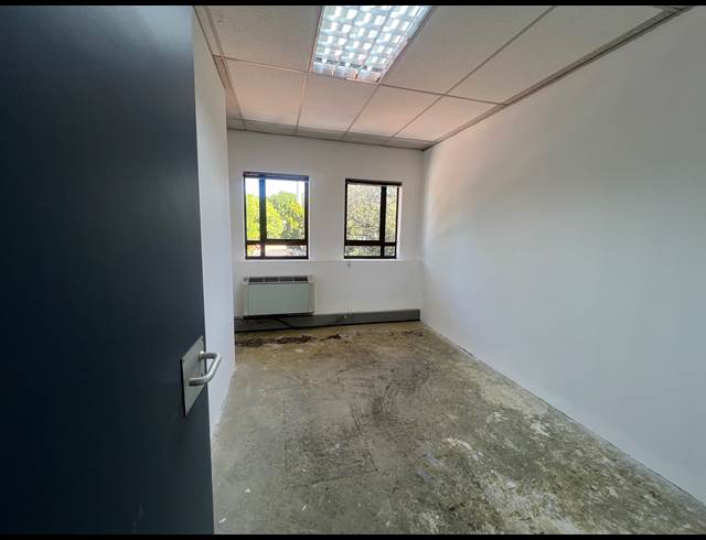 321M² OFFICE TO LET IN HYDE PARK