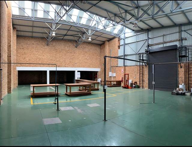 1,089M² WAREHOUSE TO LET IN LASER PARK