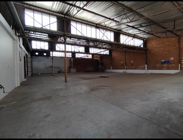 90M² WAREHOUSE TO LET IN TULISA PARK